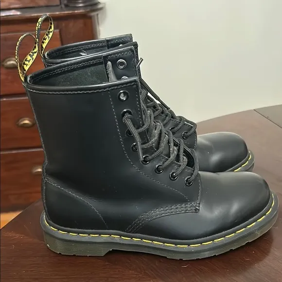 Dr. Martens 1460 SMOOTH LEATHER LACE UP BOOTS