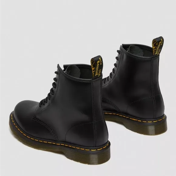 Dr. Martens 1460 SMOOTH LEATHER LACE UP BOOTS