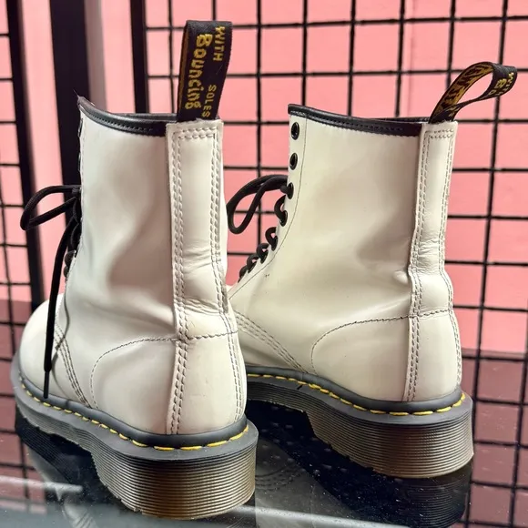 DR MARTENS 1460 smooth leather lace up boots