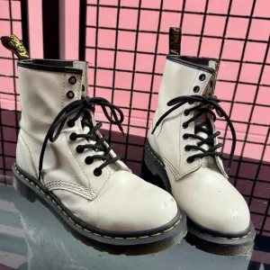 DR MARTENS 1460 smooth leather lace up boots
