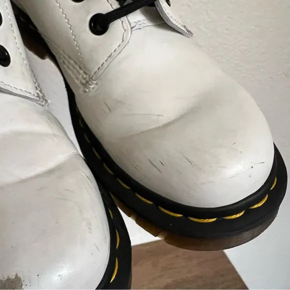 Dr Martens 1460 White Patent Leather 8 Eye Womens Boots Size 9 US EU 39