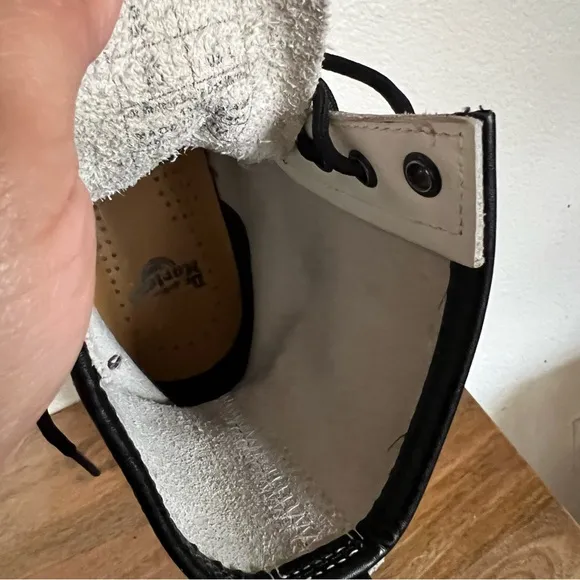Dr Martens 1460 White Patent Leather 8 Eye Womens Boots Size 9 US EU 39