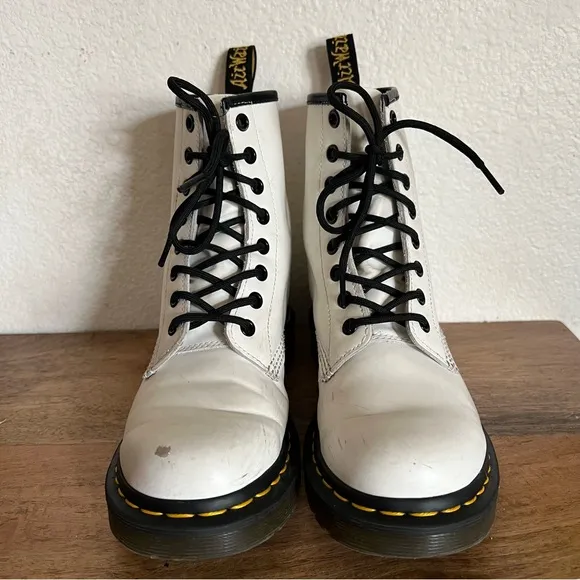 Dr Martens 1460 White Patent Leather 8 Eye Womens Boots Size 9 US EU 39