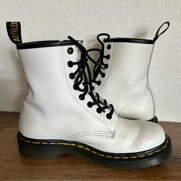 Dr Martens 1460 White Patent Leather 8 Eye Womens Boots Size 9 US EU 39