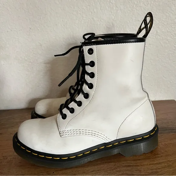 Dr Martens 1460 White Patent Leather 8 Eye Womens Boots Size 9 US EU 39