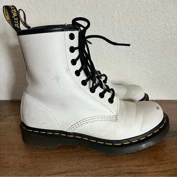 Dr Martens 1460 White Patent Leather 8 Eye Womens Boots Size 9 US EU 39