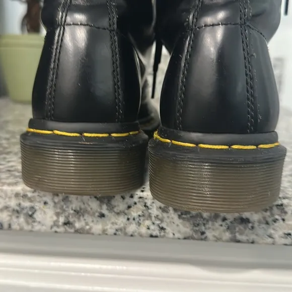 DR. MARTENS 1460 WOMEN'S SMOOTH LEATHER 8 EYE LACE UP BOOTS High top Black Sz 6