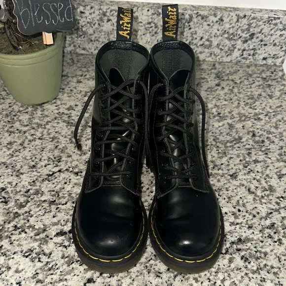 DR. MARTENS 1460 WOMEN'S SMOOTH LEATHER 8 EYE LACE UP BOOTS High top Black Sz 6