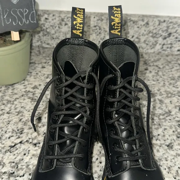 DR. MARTENS 1460 WOMEN'S SMOOTH LEATHER 8 EYE LACE UP BOOTS High top Black Sz 6