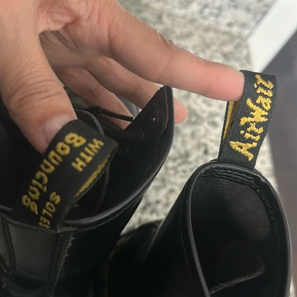 DR. MARTENS 1460 WOMEN'S SMOOTH LEATHER 8 EYE LACE UP BOOTS High top Black Sz 6