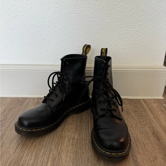 Dr. Martens 1460 Women’s Smooth Leather Lace Up Boots in smooth black women’s 7
