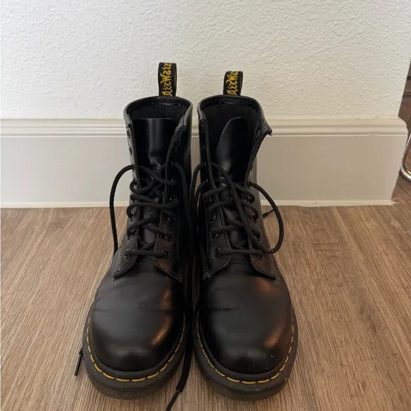 Dr. Martens 1460 Women’s Smooth Leather Lace Up Boots in smooth black women’s 7