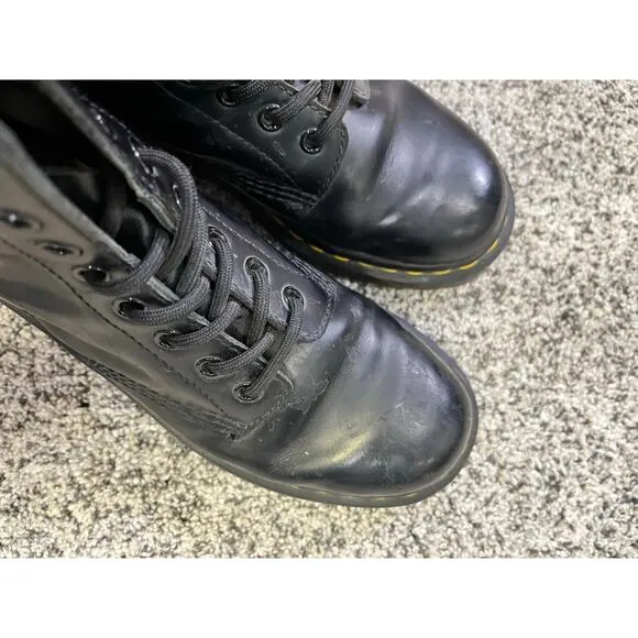 Dr. Marten’s 1460 WOMEN'S SMOOTH LEATHER LACE UP BOOTS SIZE: 5 Black/Yellow