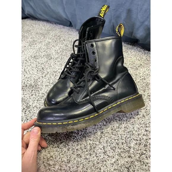 Dr. Marten’s | 1460 WOMEN'S SMOOTH LEATHER LACE UP BOOTS SIZE: 7
