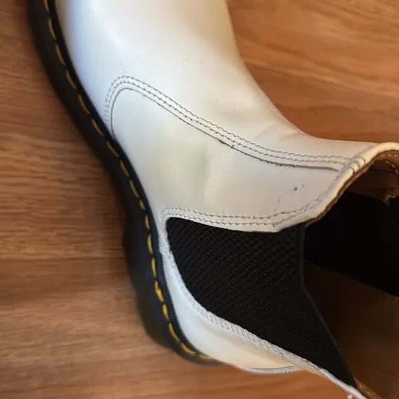 Dr. Martens 2976 Chelsea Boots in White Smooth Leather Size US L 6