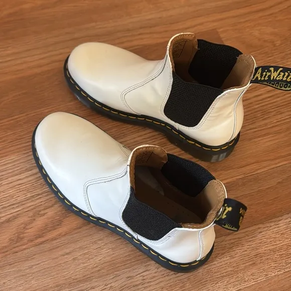 Dr. Martens 2976 Chelsea Boots in White Smooth Leather Size US L 6