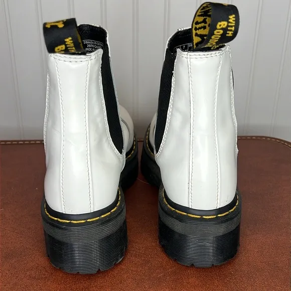 Dr Martens 2976 Smooth Leather Platform Chelsea Boots Size 8 Ladies