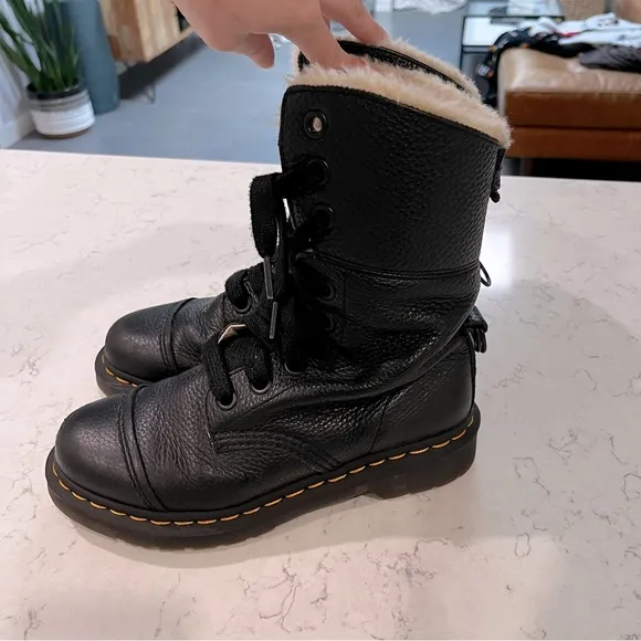 Dr Martens Aimilita FL Faux Fur 9 Eye high top Boots women's 7 black leather