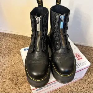 Dr. Martens Black Leather Max Quad Dr. Martens with removable zipper closure