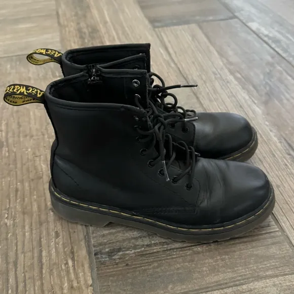 Dr. Martens Denaley kids boots size 4 in black