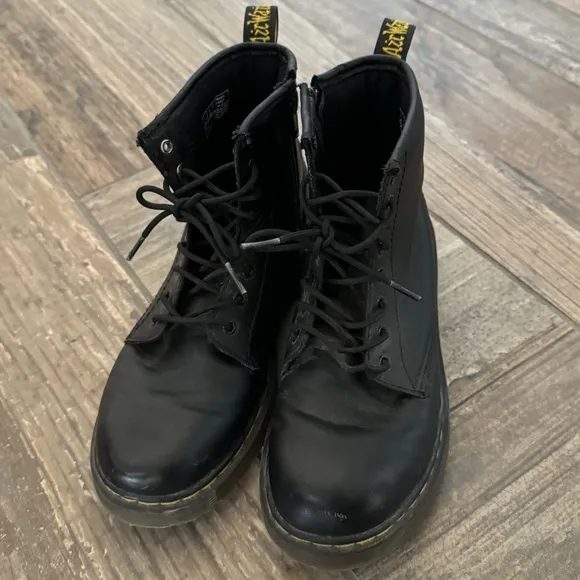 Dr. Martens Denaley kids boots size 4 in black