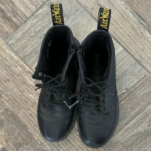 Dr. Martens Denaley kids boots size 4 in black
