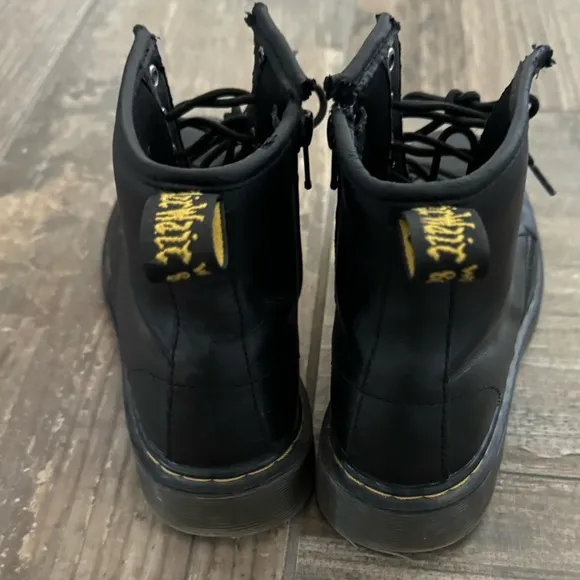Dr. Martens Denaley kids boots size 4 in black