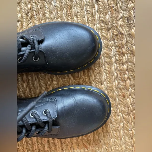 DR. MARTENS Doc Martens 1460 Smooth Leather Lace Up Black Leather Boots Size 7