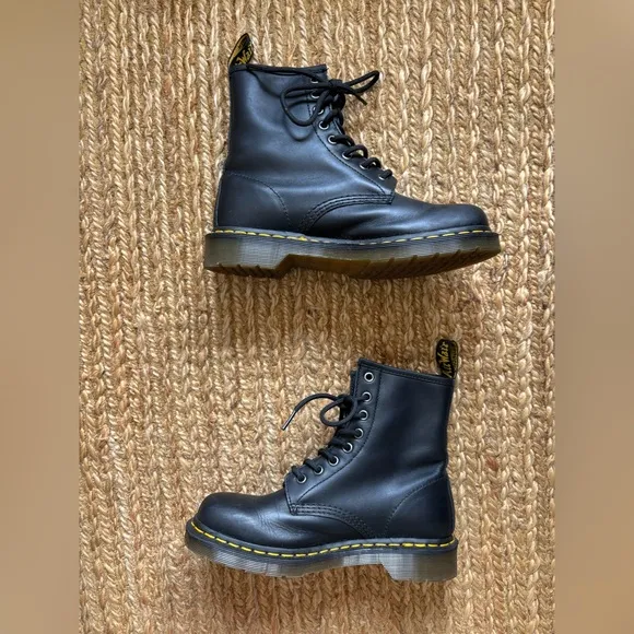 DR. MARTENS Doc Martens 1460 Smooth Leather Lace Up Black Leather Boots Size 7