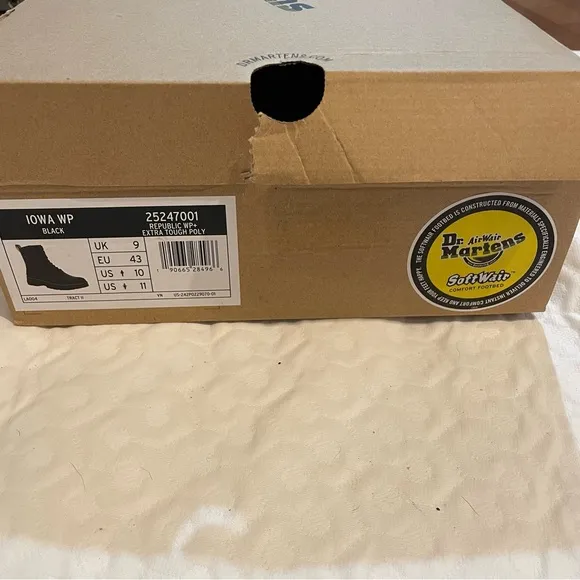 Dr. Martens Iowa WP Black Boots Men’s 10 Women’s 11 25247001 Extra Tough Poly