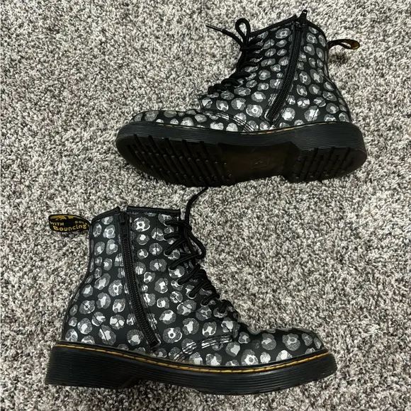 Dr Martens JUNIOR LEOPARD HYDRO LEATHER LACE UP BOOTS