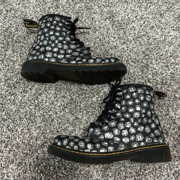 Dr Martens JUNIOR LEOPARD HYDRO LEATHER LACE UP BOOTS