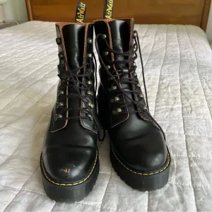 Dr. Martens Leona Boots