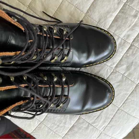 Dr. Martens Leona Boots