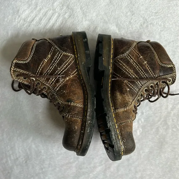 Dr. Martens Men’s Quincy Distressed Broken In Thrashed Leather Ankle Boots 9