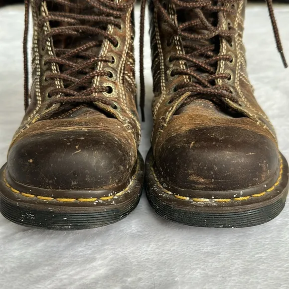 Dr. Martens Men’s Quincy Distressed Broken In Thrashed Leather Ankle Boots 9
