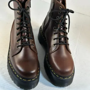 Dr Martens New Brown Boots size M-8  L-9