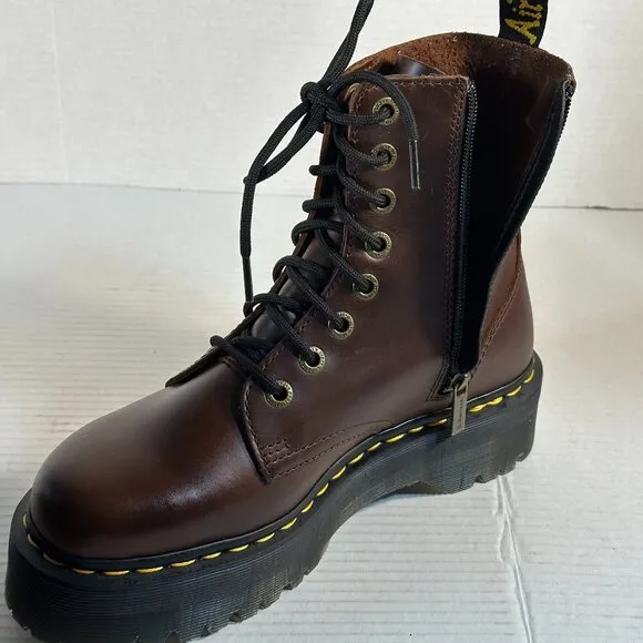 Dr Martens New Brown Boots size M-8  L-9