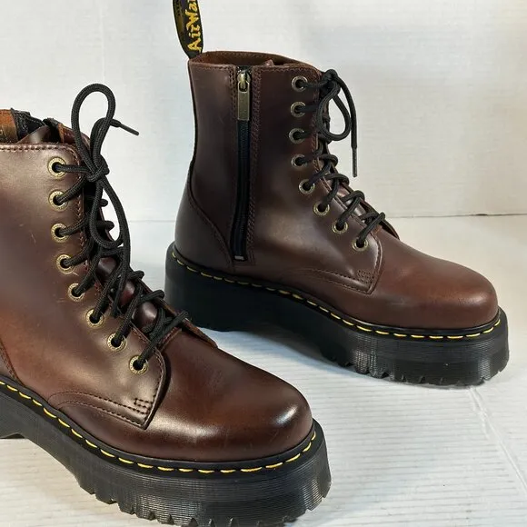 Dr Martens New Brown Boots size M-8  L-9