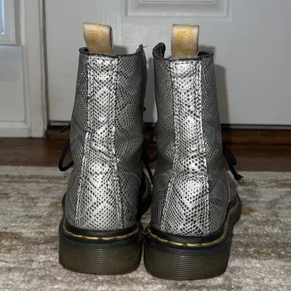 Dr. Martens Pascal 1460 Metallic Silver Snake Print Grunge Vegan Lace Up‎ Boots