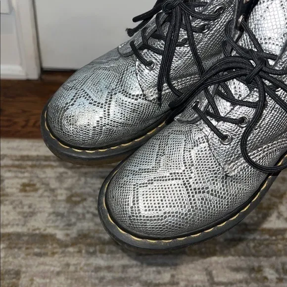 Dr. Martens Pascal 1460 Metallic Silver Snake Print Grunge Vegan Lace Up‎ Boots