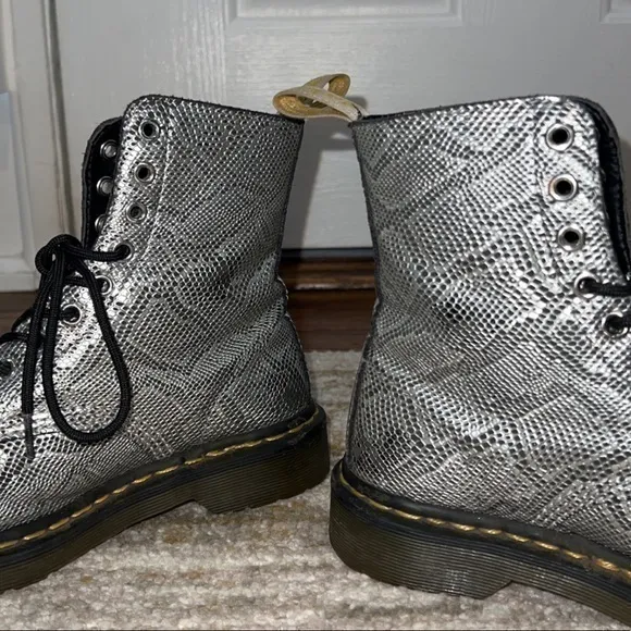 Dr. Martens Pascal 1460 Metallic Silver Snake Print Grunge Vegan Lace Up‎ Boots