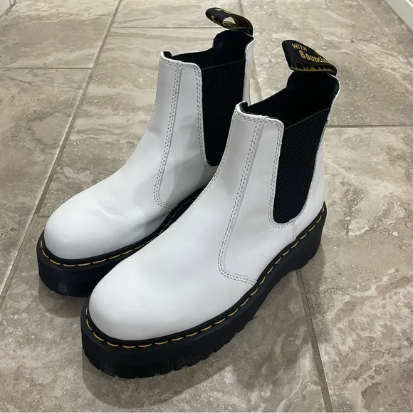 Dr Martens Smooth Leather Platform Chelsea Boots  2976 sz 8