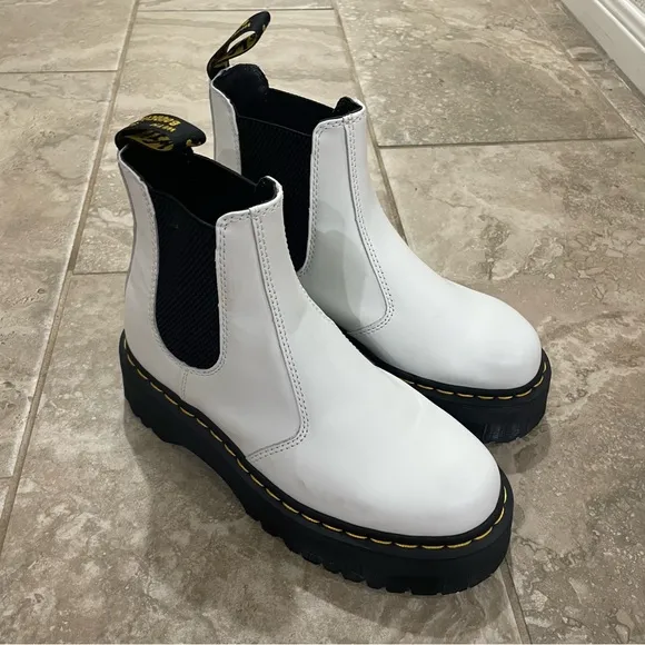 Dr Martens Smooth Leather Platform Chelsea Boots  2976 sz 8