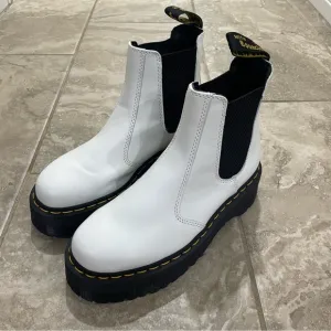 Dr Martens Smooth Leather Platform Chelsea Boots  2976 sz 8