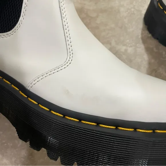 Dr Martens Smooth Leather Platform Chelsea Boots  2976 sz 8