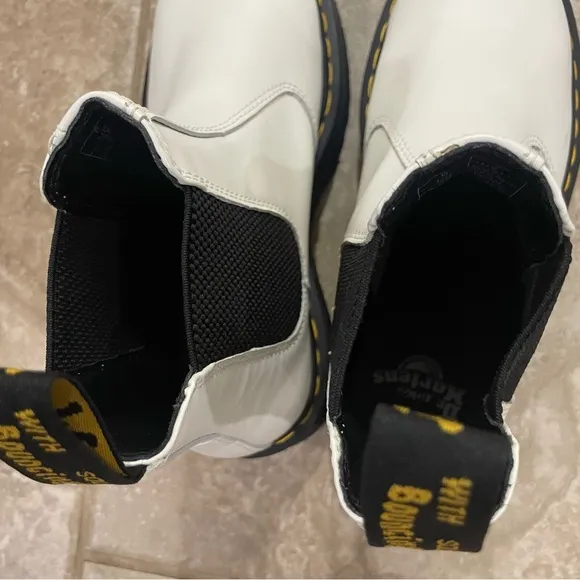 Dr Martens Smooth Leather Platform Chelsea Boots  2976 sz 8