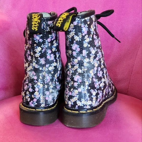 DR. MARTENS VINTAGE POINTED TOE BOOTS SZ 7