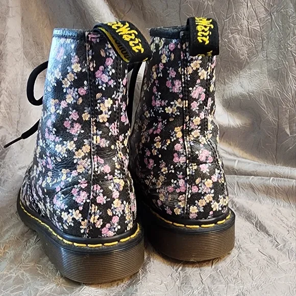 DR. MARTENS VINTAGE POINTED TOE BOOTS SZ 7