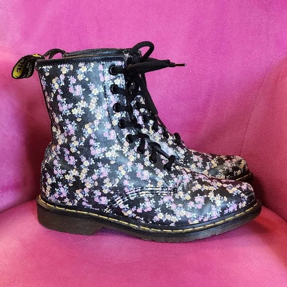 DR. MARTENS VINTAGE POINTED TOE BOOTS SZ 7